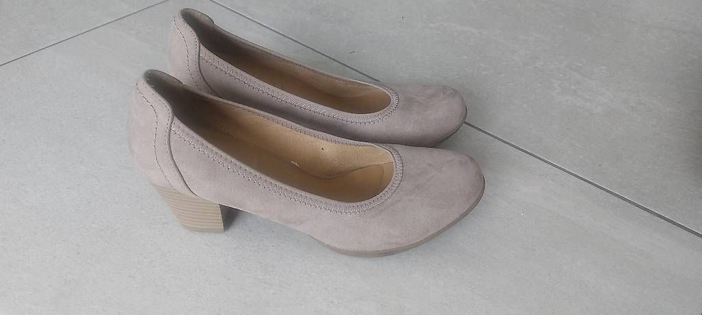 Chaussures femmes: schöne Pumps  – D'occasion à Chur par mal_6m7r 1