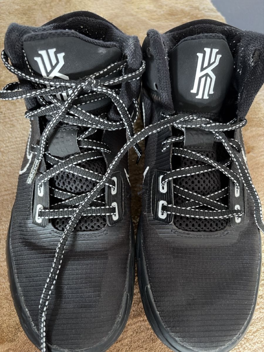 Nike Herrenschuhe: Nike Kyrie Flytrap Basketball Shoes  – Neu (gemäss Beschreibung) aus Freienbach von lin_5lbb 1