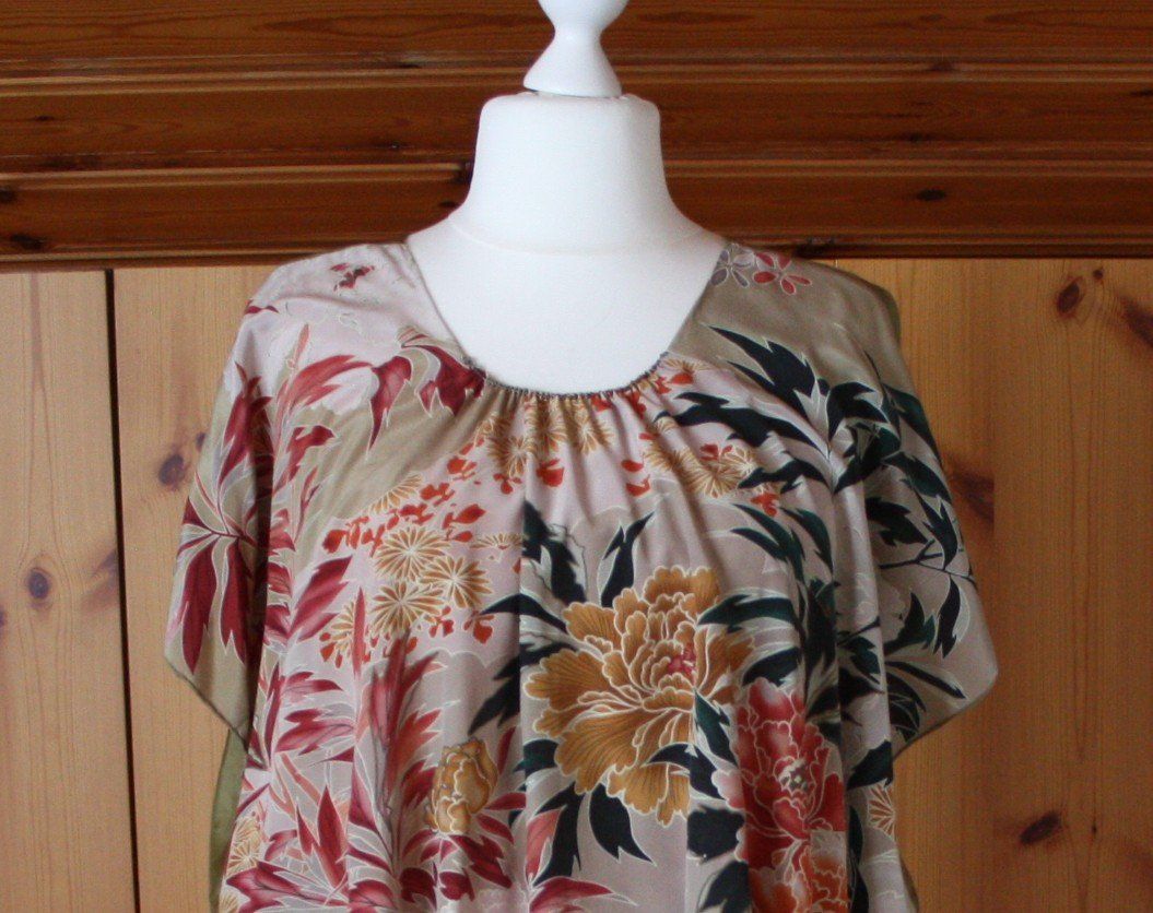 Camicette: Bluse Kurzarm ocker - grün - bunt Seide Gr. XXL – Usato da Flüelen venduto da Diversicum-Curvy 1