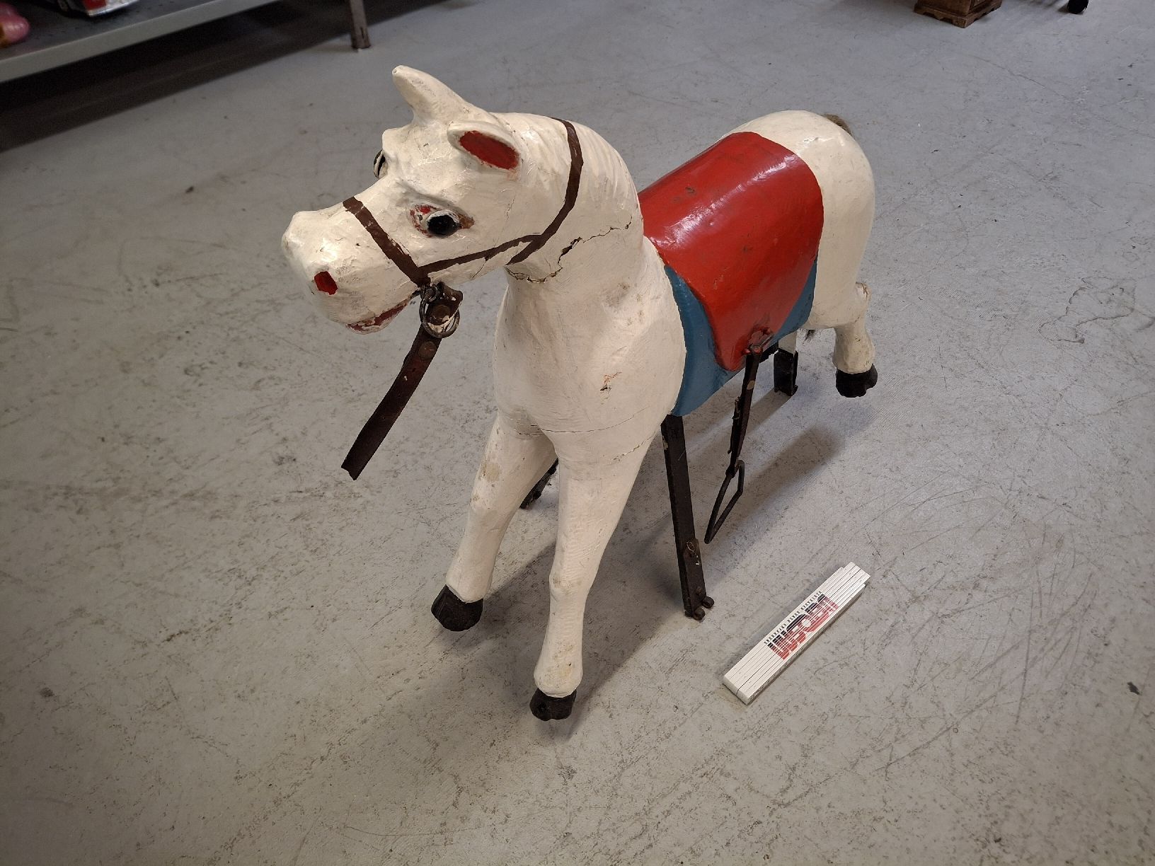 Sculptures & Statues: Antikes Karusellpferd, beschädigt – D'occasion à Fislisbach par HurtiBrocki 1