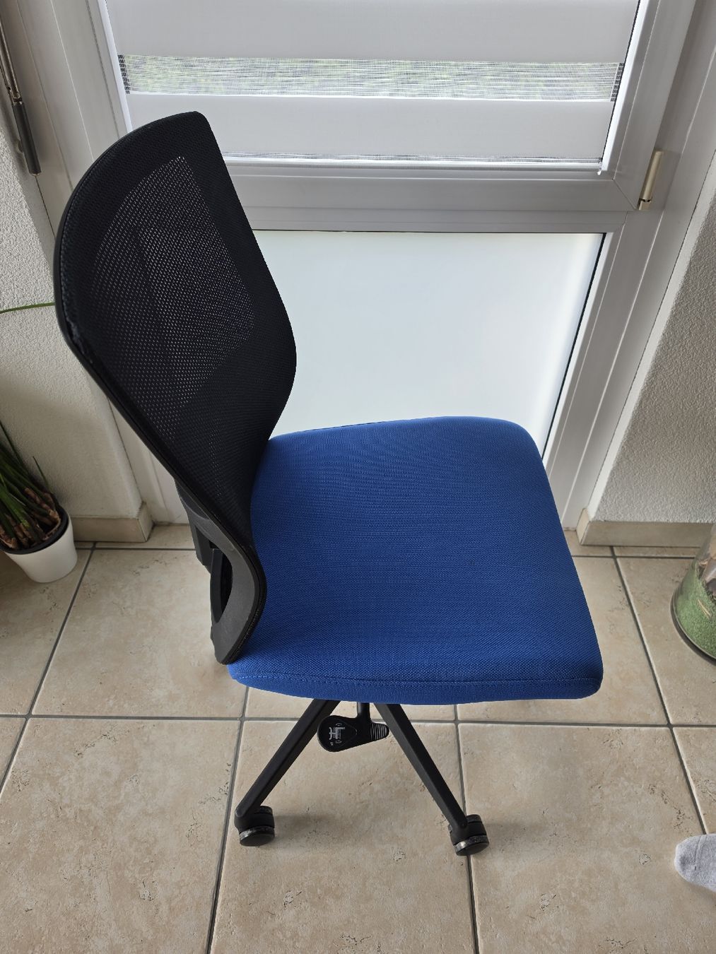 Stühle: Chaise de bureau pivotante à dossier avec accoudoirs – Gebraucht aus Peseux von Chrisha22 3