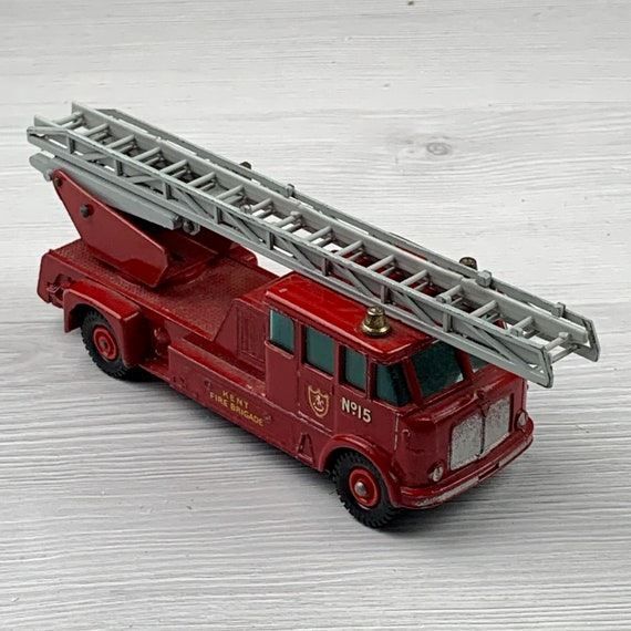 Matchbox Modellini d'auto: Merryweather Fire Engine, karminrot – Nuovo (secondo la descrizione) da Lausen venduto da hot-preis