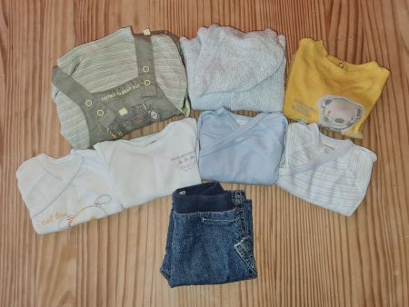 Lot de vêtements (taille 1 mois)
