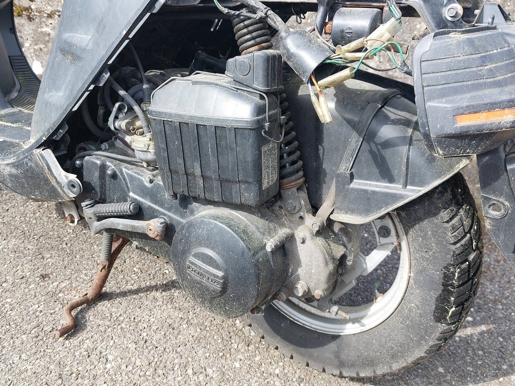 Honda Scooter: Honda Lead 50 Roller zwei Tackt defekt Export – Difettoso da Schleitheim venduto da ZieglerMotoRecycling 5