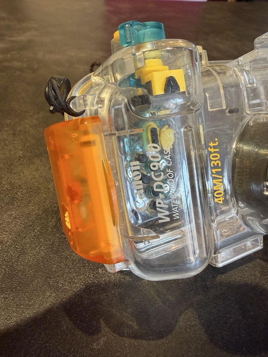 Canon Lampade & Macchine fotografiche: CANON  WP-DC900  WATERPROOF  CASE – Usato da Apples venduto da Gasscret 1