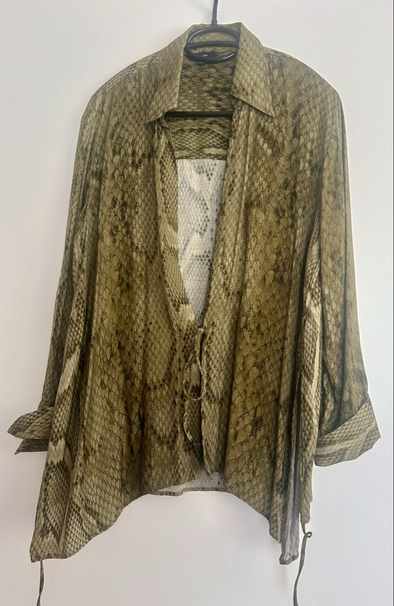Massimo Dutti Camicette: Olivfarbene Schlangenmuster Bluse von Massimo Dutti, Gr. 38 – Usato da Horgen venduto da eve_dr 3