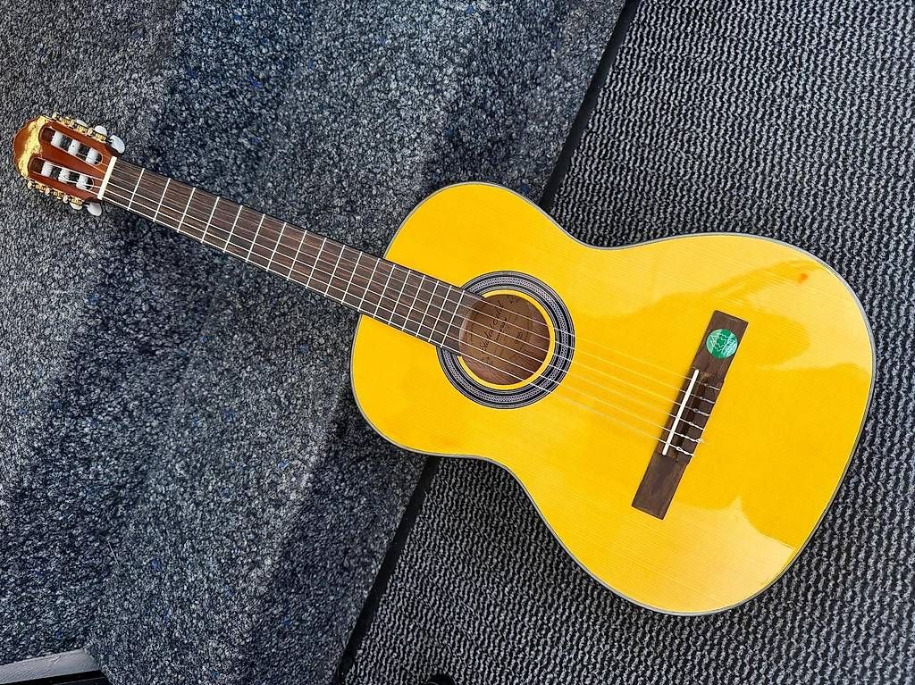 Musikinstrumente: Guitare Espagnole Classique cordes nylon. Good for beginners – Gebraucht aus Morges von GvnMusic 6