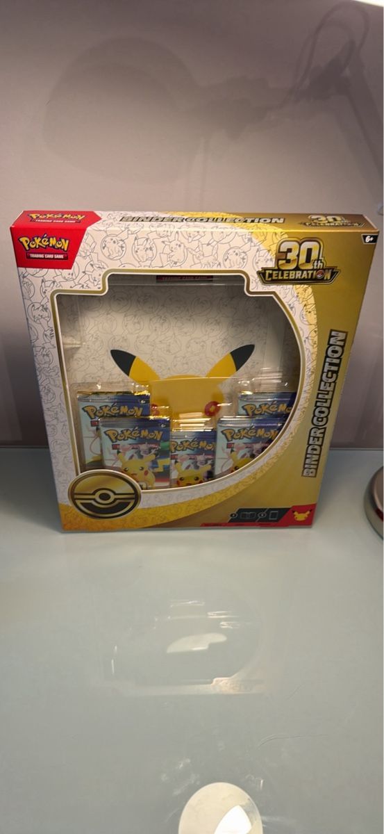 Pokémon Carte collezionabili: Pokémon 30th Celebration Binder Collection  – Nuovo e nell'imballaggio originale da Chêne-Bourg venduto da alz_89qk 1