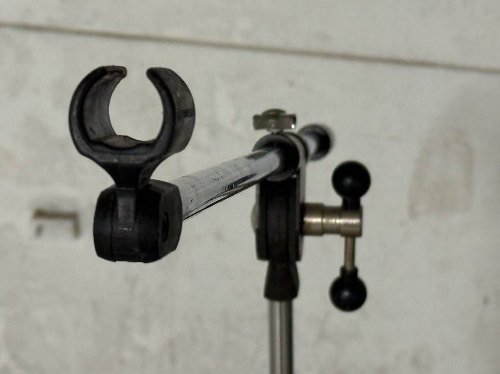 Instrumenten-& Notenständer: Mikrofonständer aus Metall – Gebraucht aus Bleiken von patpourri 2