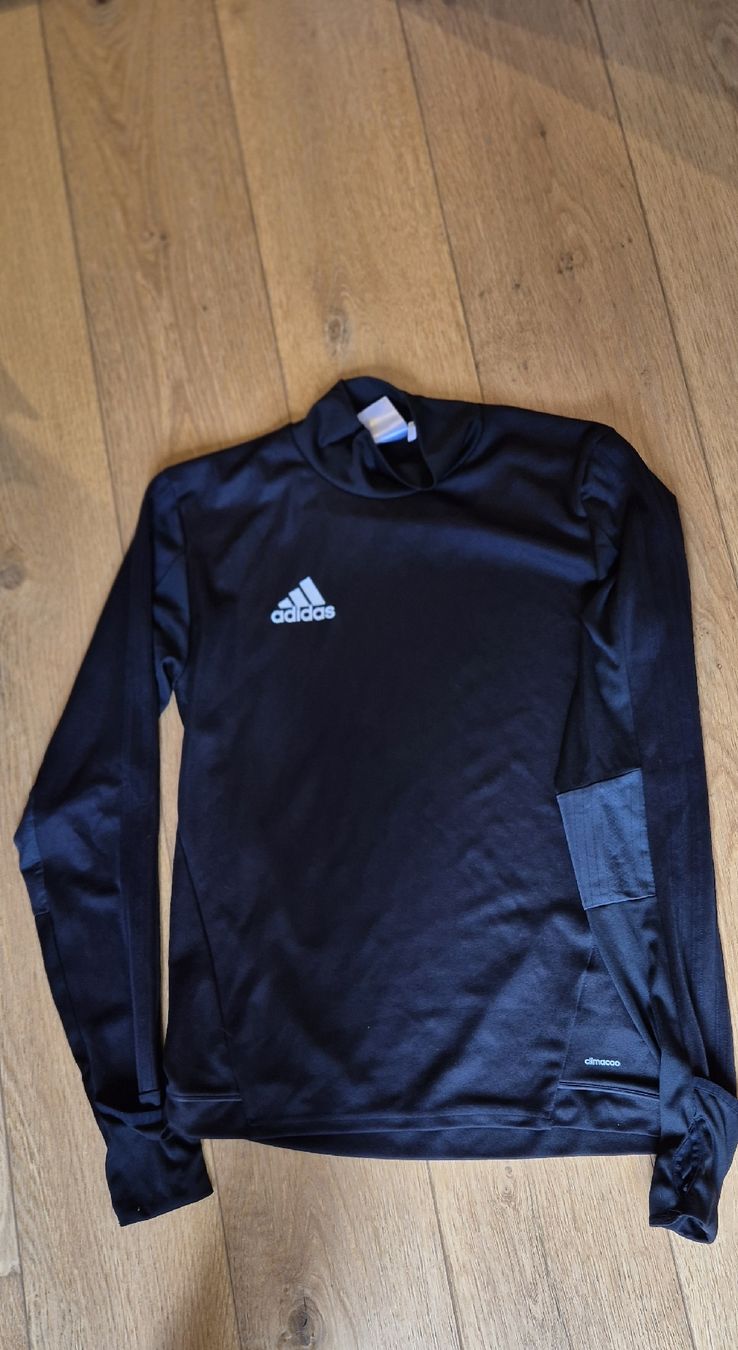Scarpe, pantaloni & magliette da ginnastica: fussballkleider – Usato da näfels venduto da vrenit 3