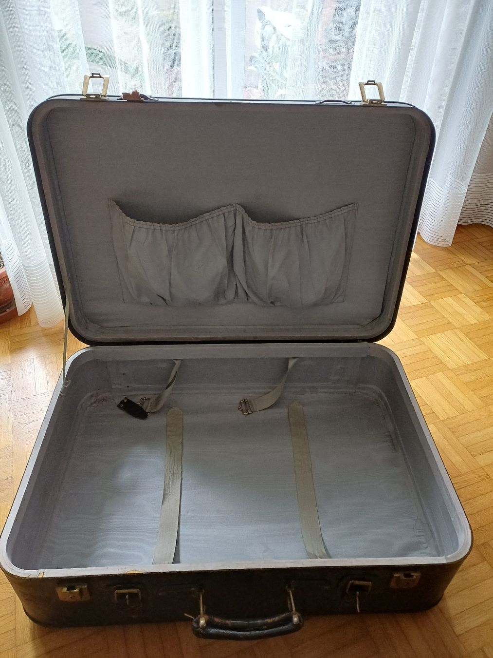 Reisekoffer: Alter Koffer – Gebraucht aus Kriens von MiPa. 1
