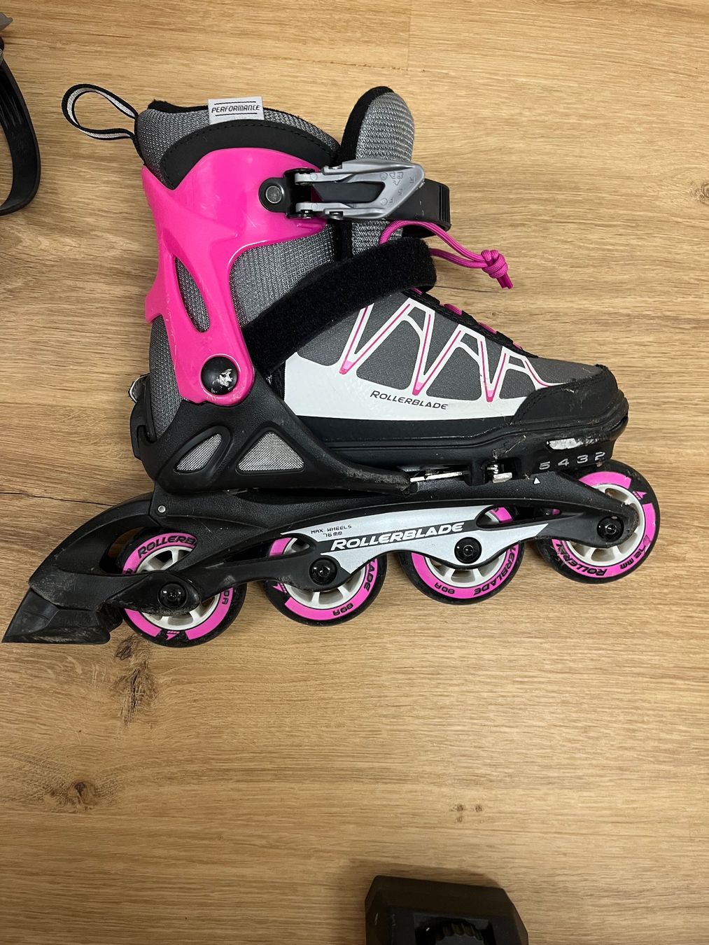 Inline-Skating & Rollschuhe: Rollerskates Rollerblade pink grau Grösse 33.0-36.5 – Gebraucht aus Schüpfheim von lisi0609
