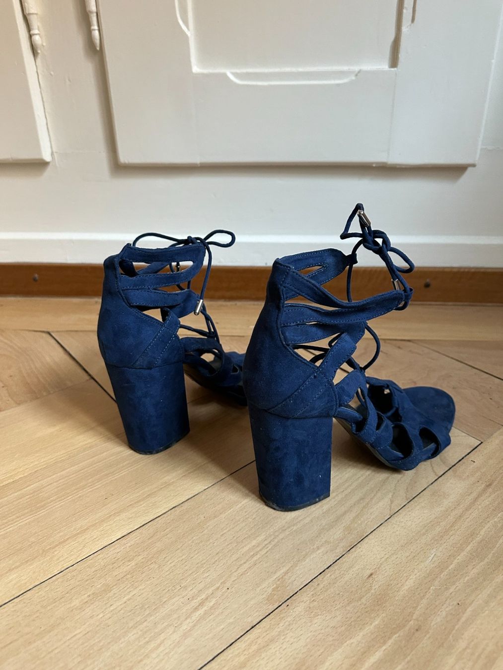 Bershka Scarpe da donna: BERSHKA - Sandalette dunkelblau 38 – Usato da Zürich venduto da Diazaio 2