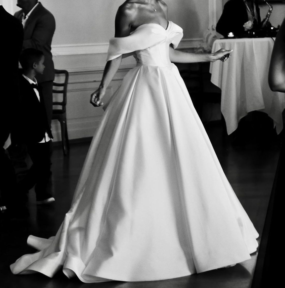 Robes: Brautkleid von Milla Nova, "Mirabella" – D'occasion à Mönchaltorf par elv_8jg5
