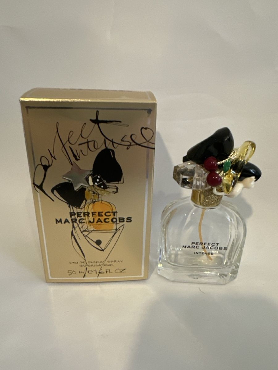 Marc Jacobs Flacons: Leerer Parfum Flacon Marc Jacobs Perfect Intense – D'occasion à Uster par sus_s85n