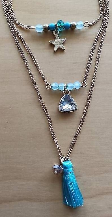 Catenine: Collier triple tours, avec perles et pompon bleu – Usato da Lausanne venduto da Sch_1000