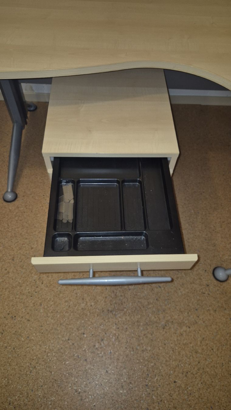 Bureaux: Schreibtisch L-Form – D'occasion à Watt par sarahZH1995 4