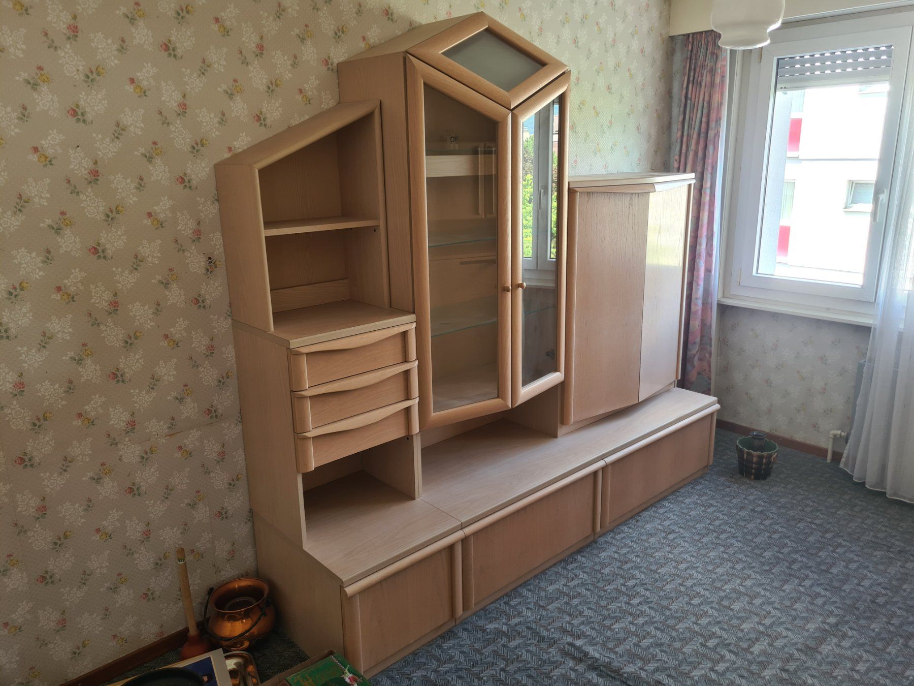 Vitrinen: Grand buffet vintage avec vitrine et rangement – Gebraucht aus Monthey von 187-zeroo