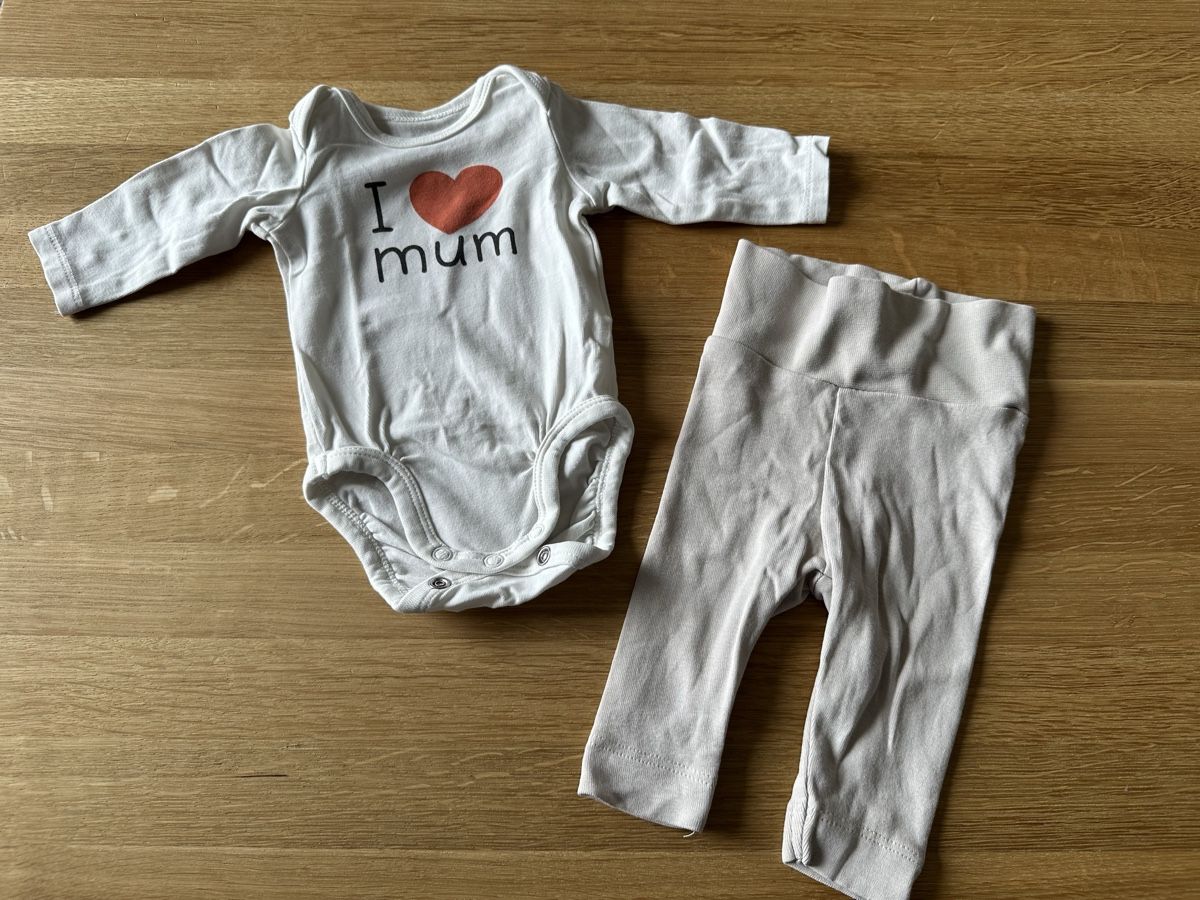 H&M Lotti & Set di vestiti: Baby Body Set H&M – Nuovo (secondo la descrizione) da Jona venduto da emily0504_k 1