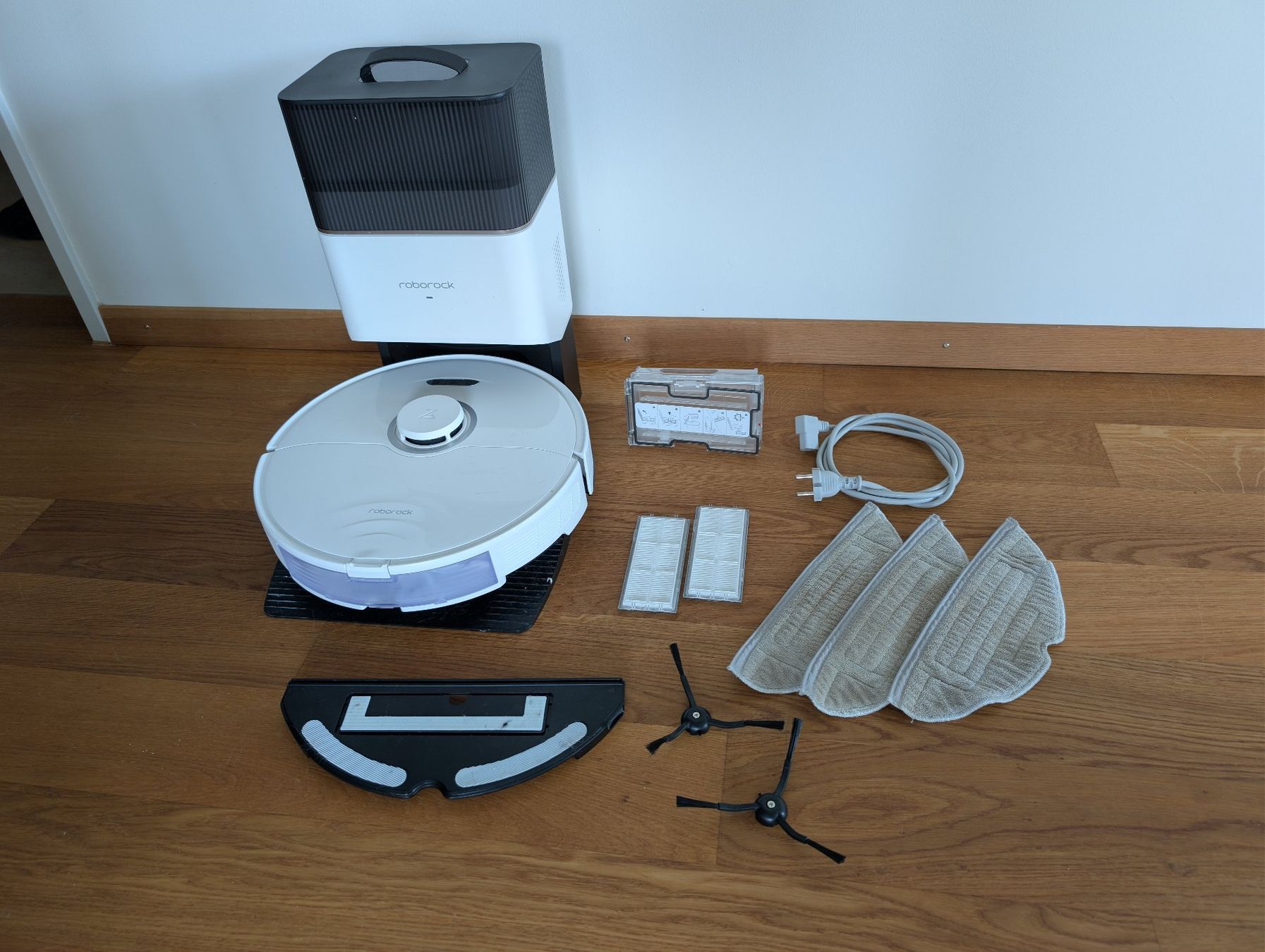 Roborock Aspirapolveri & Accessori: Roborock S8+ Saugroboter mit Zubehör – Usato da Rotkreuz venduto da sergeaebi 1
