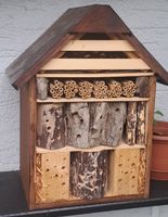 Wunderschönes Insektenhotel – mit viel Liebe von einem Rentn