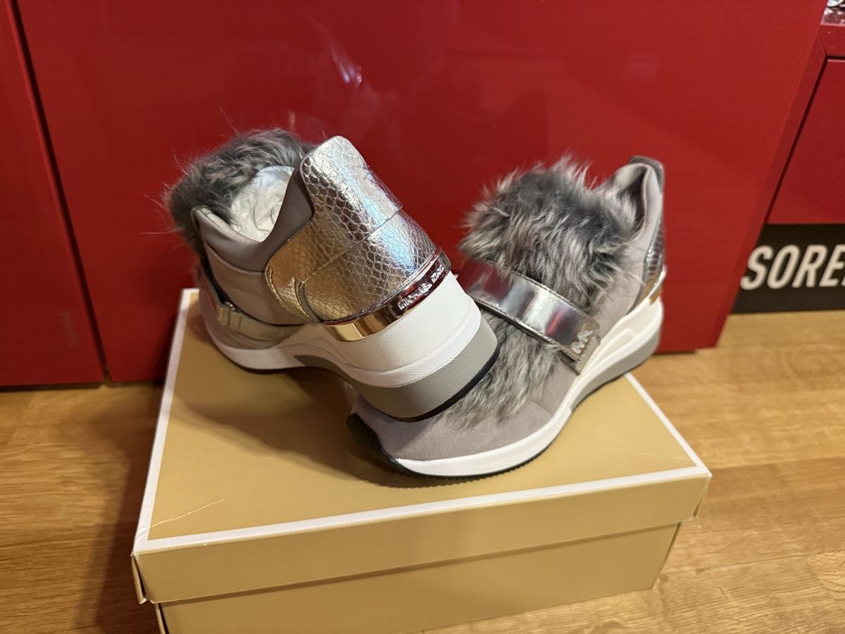 Scarpe da donna: Michael Kors Wintersneakers, Gr. 38, Neu – Nuovo e nell'imballaggio originale da Reinach AG venduto da innamac 2
