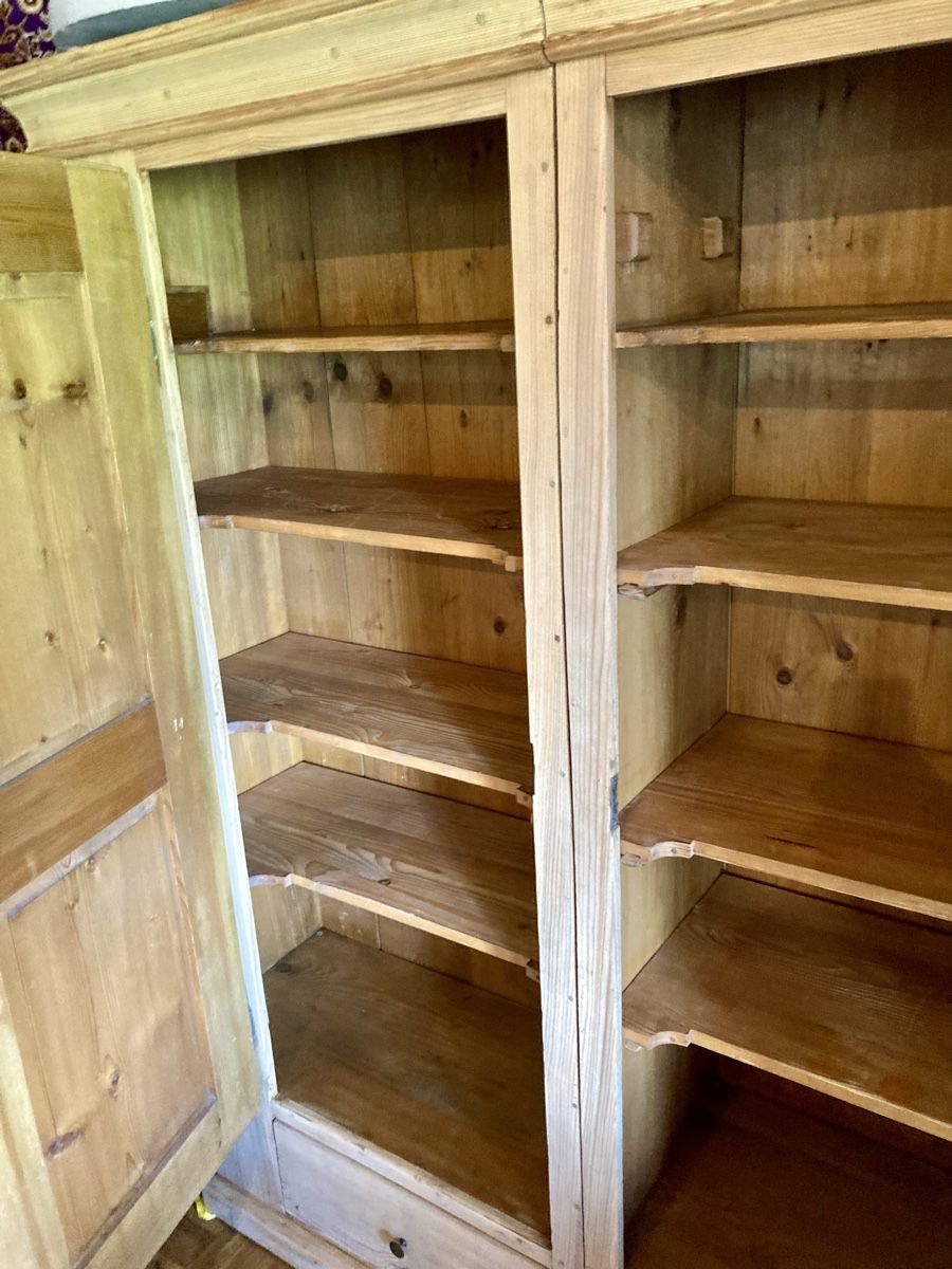Armadi: Grosser Tannenholz Schrank – Usato da Hagenbuch ZH venduto da bromaer 2