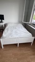 Bettgestell weiss aus Holz mit Lattenrost guter Zustand