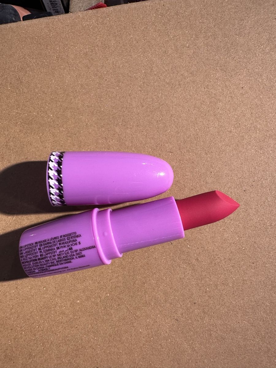 Makeup Revolution Make-up: Lippenstift Revolution Emily in Paris neu – Nuovo e nell'imballaggio originale da Rüthi (Rheintal) venduto da kat_d8m5 1