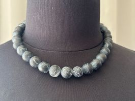 Magnifique collier artisanal en agate noire craquée mate