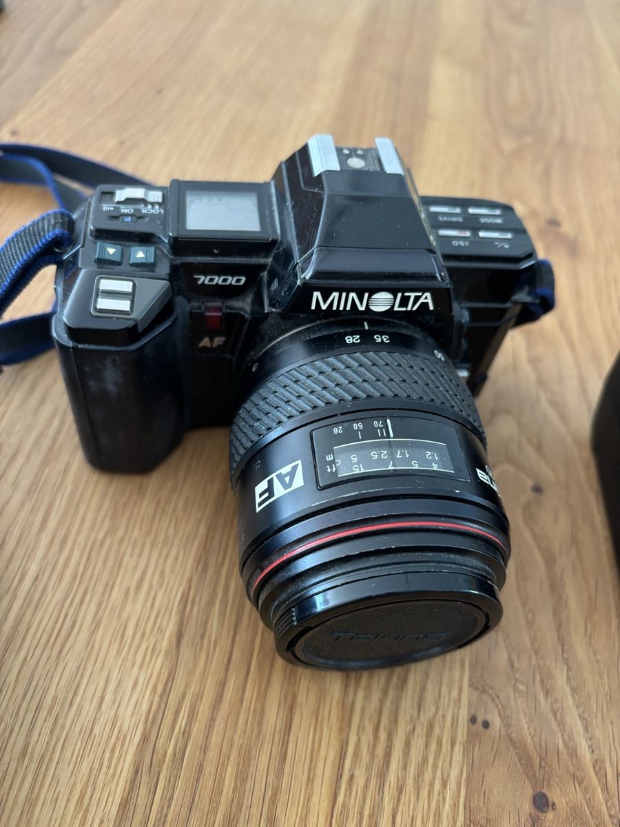 Minolta Kamera: Minolta 7000 Kamera Set mit Objektiven & Blitz – Gebraucht aus Hombrechtikon von Lexcom 1