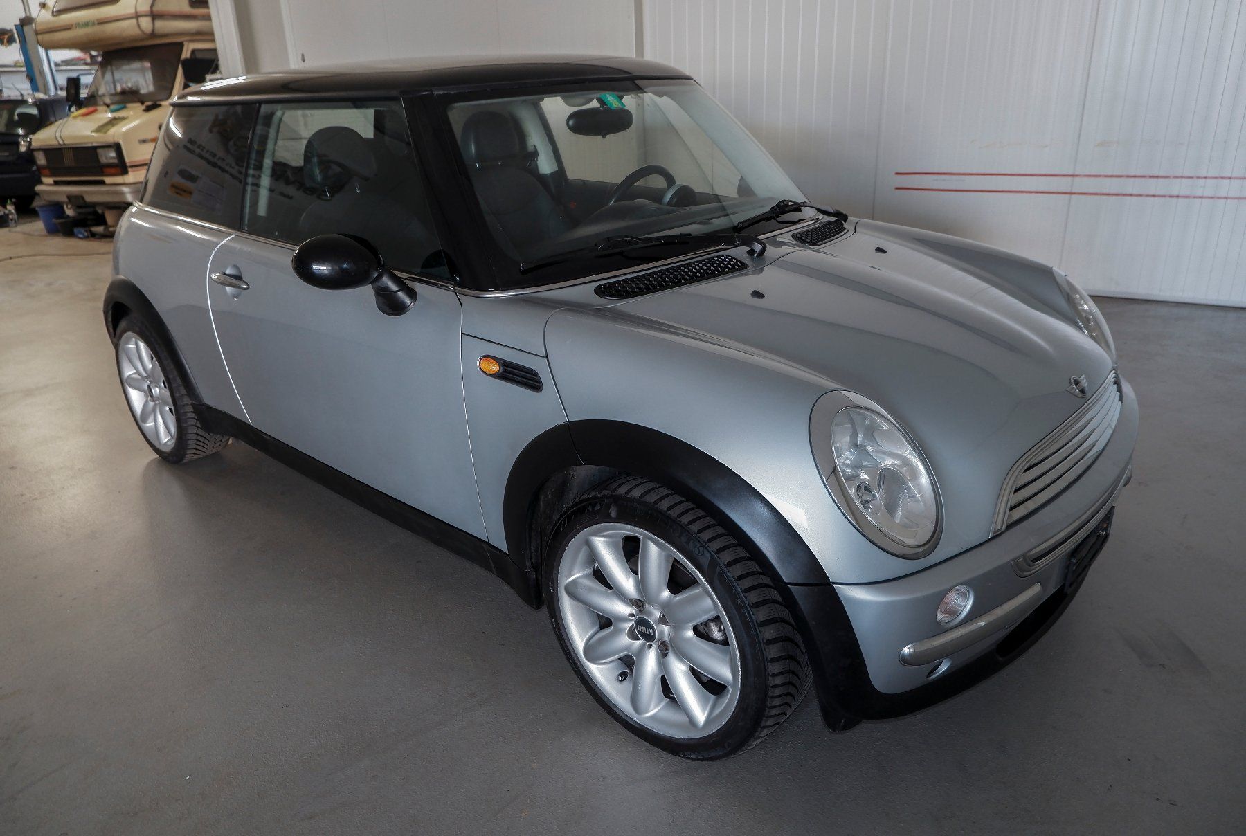Mini Automobili: Schnäppchen, Mini Cooper, silber/schwarz 1.6 Liter, ab Platz – Usato da Sommeri venduto da Toms_Fairplayservice