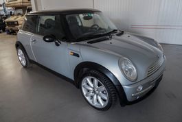 Schnäppchen, Mini Cooper, silber/schwarz 1.6 Liter, ab Platz