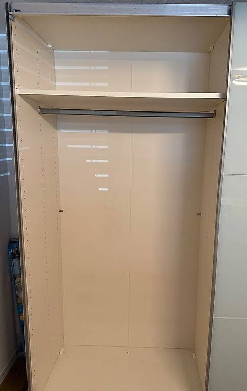 Armoires: Kleiderschrank abzuholen – D'occasion à Dietwil par Pumpe0_6 1