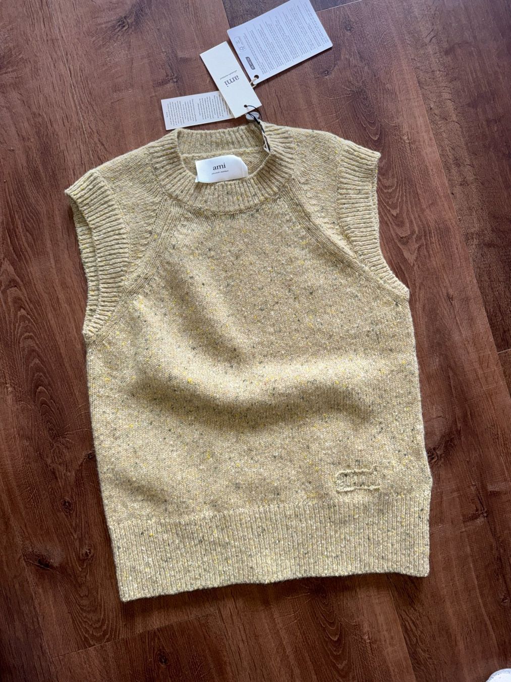 Gilet & Giacche senza maniche: CHF 307 Ami Paris sleveless jumper - S – Nuovo e nell'imballaggio originale da St-Sulpice VD venduto da juhdu 1