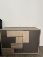 Große Kommode – modernes Holzdekor