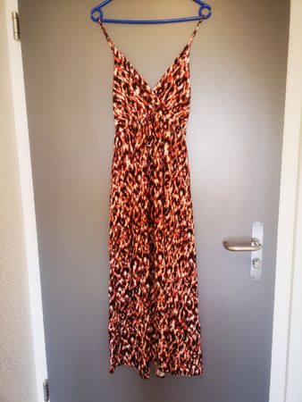 Robe très légère en viscose convient pour XS/S
