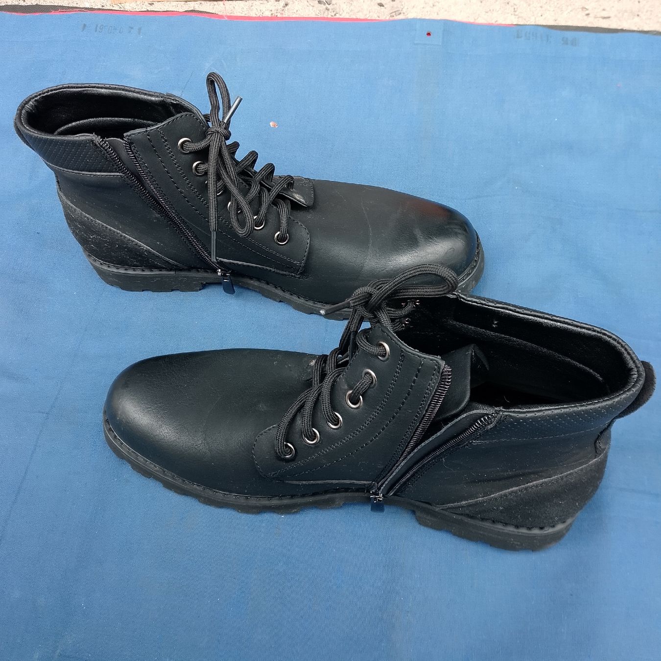 Scarpe da uomo: Schwarze Herren-Boots, Grösse 43 – Usato da Luzern venduto da toenu23 5
