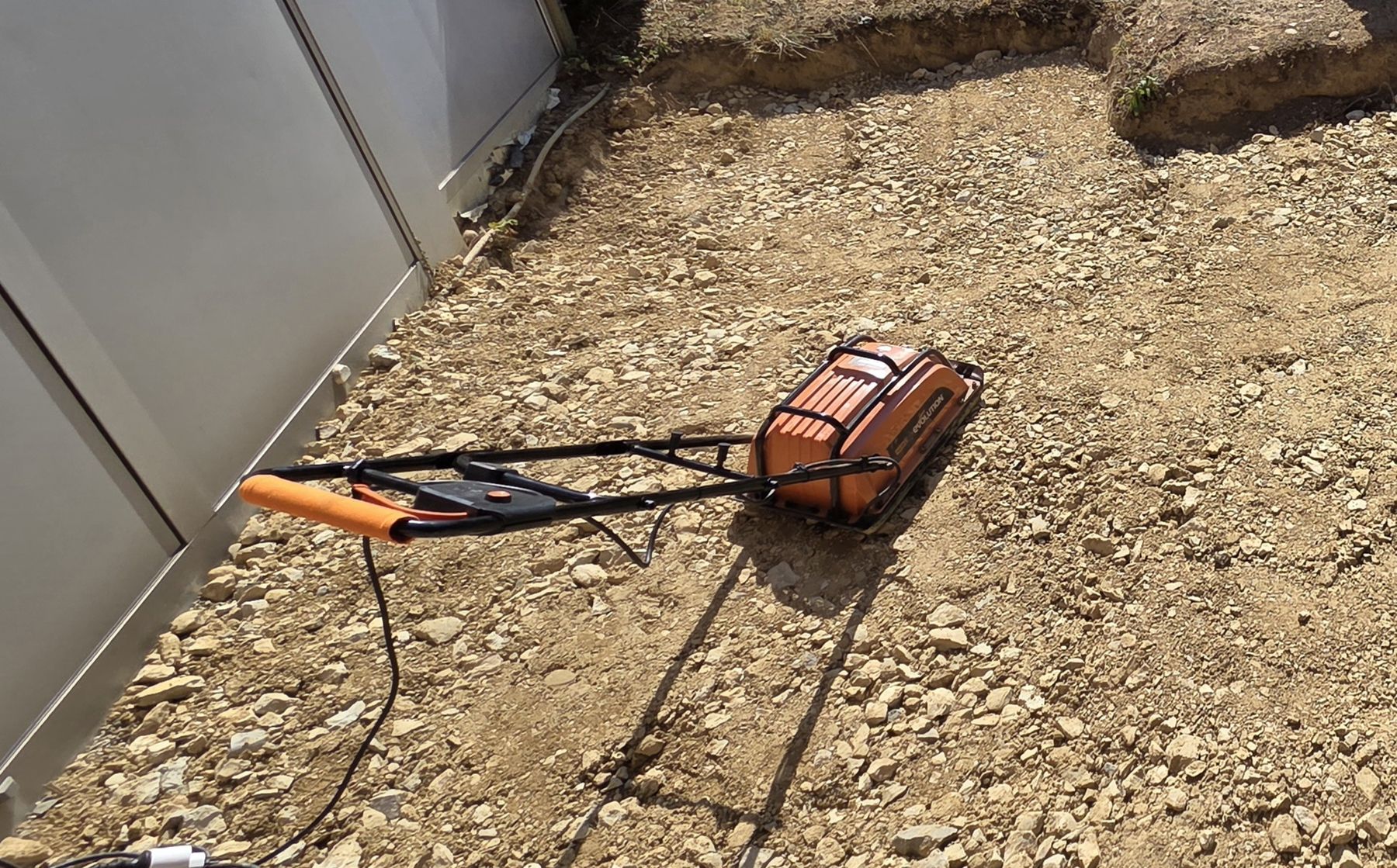 Alle Maschinen: EVOLUTION H320E Rüttelplatte neuwertig, elektrisch – Gebraucht aus Lostorf von _Venus_ 2