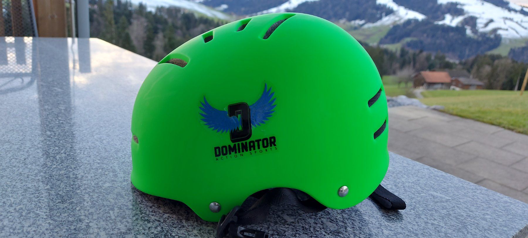 Helme: Dominator Pulse Helm, Top Zustand Kinder Junior 55-58cm – Gebraucht aus Wattwil von Parase