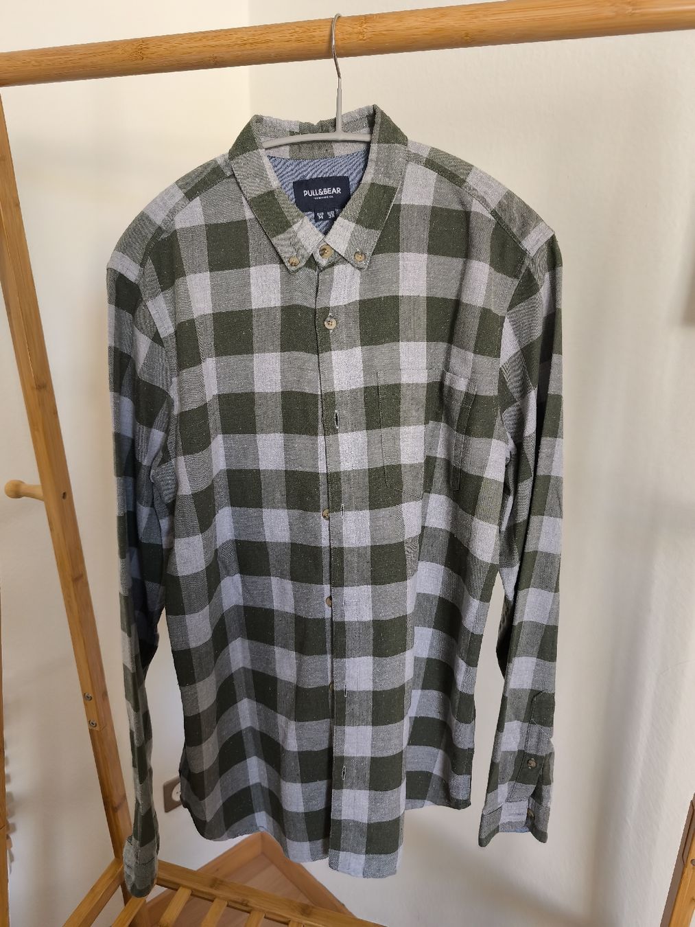 Pull&Bear Camicie: Pull&Bear shirt, green and grey, size M – Usato da Zürich venduto da nir_n9jc