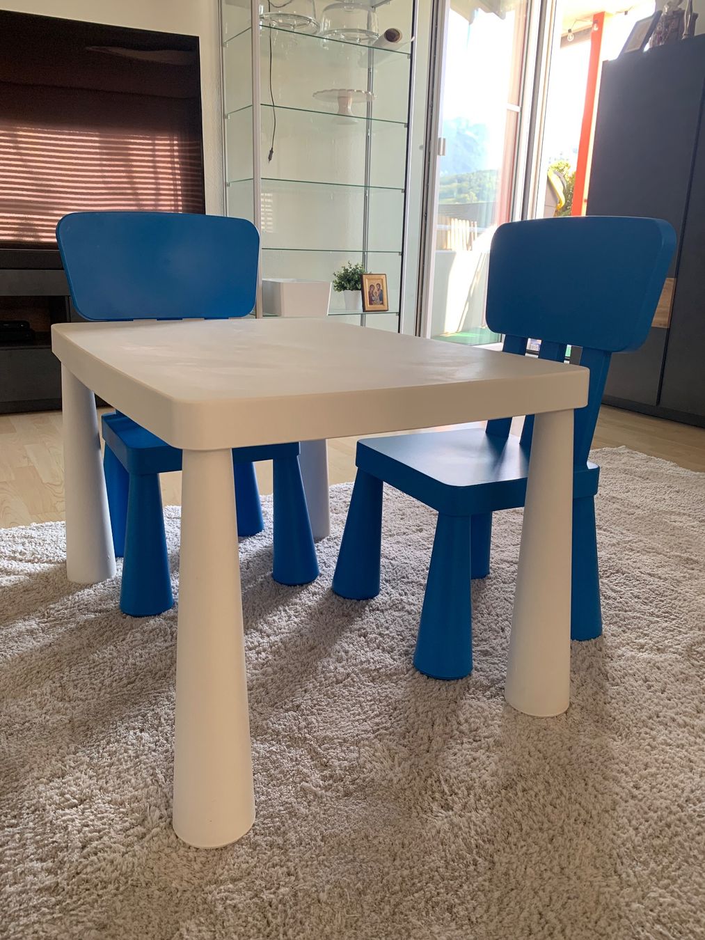 Ikea Set di tavolo e panche: Kindertisch mit 2 Stühlen blau/weiss gebraucht – Usato da Benken SG venduto da Gerwazy86 2