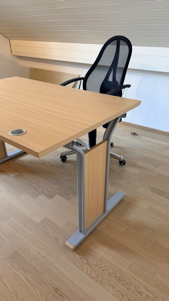 Micasa Scrivanie: Schreibtisch 80cm x 125cm – Usato da Mönchaltorf venduto da Holomerlin 1