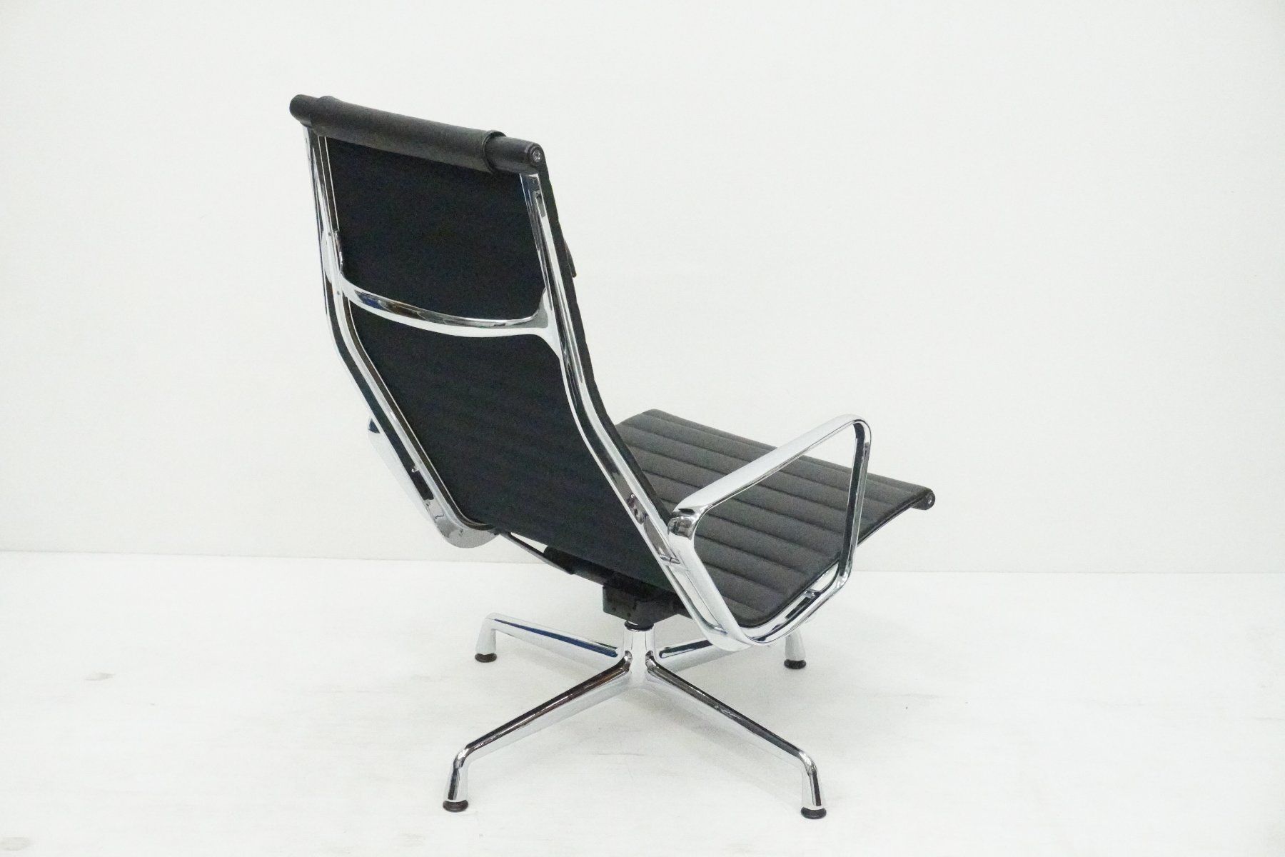 Vitra Poltrone: Vitra Eames Aluminium Chair Lounge EA124 – Usato da Bad Zurzach venduto da QLASSIQ 4