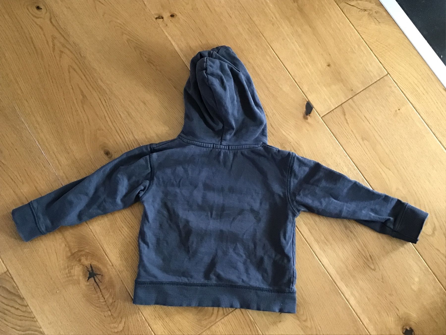 Maglioni & Felpe: Cooler Kapuzenpullover Gr. 94 – Usato da Rotkreuz venduto da GerberaSpider08 1