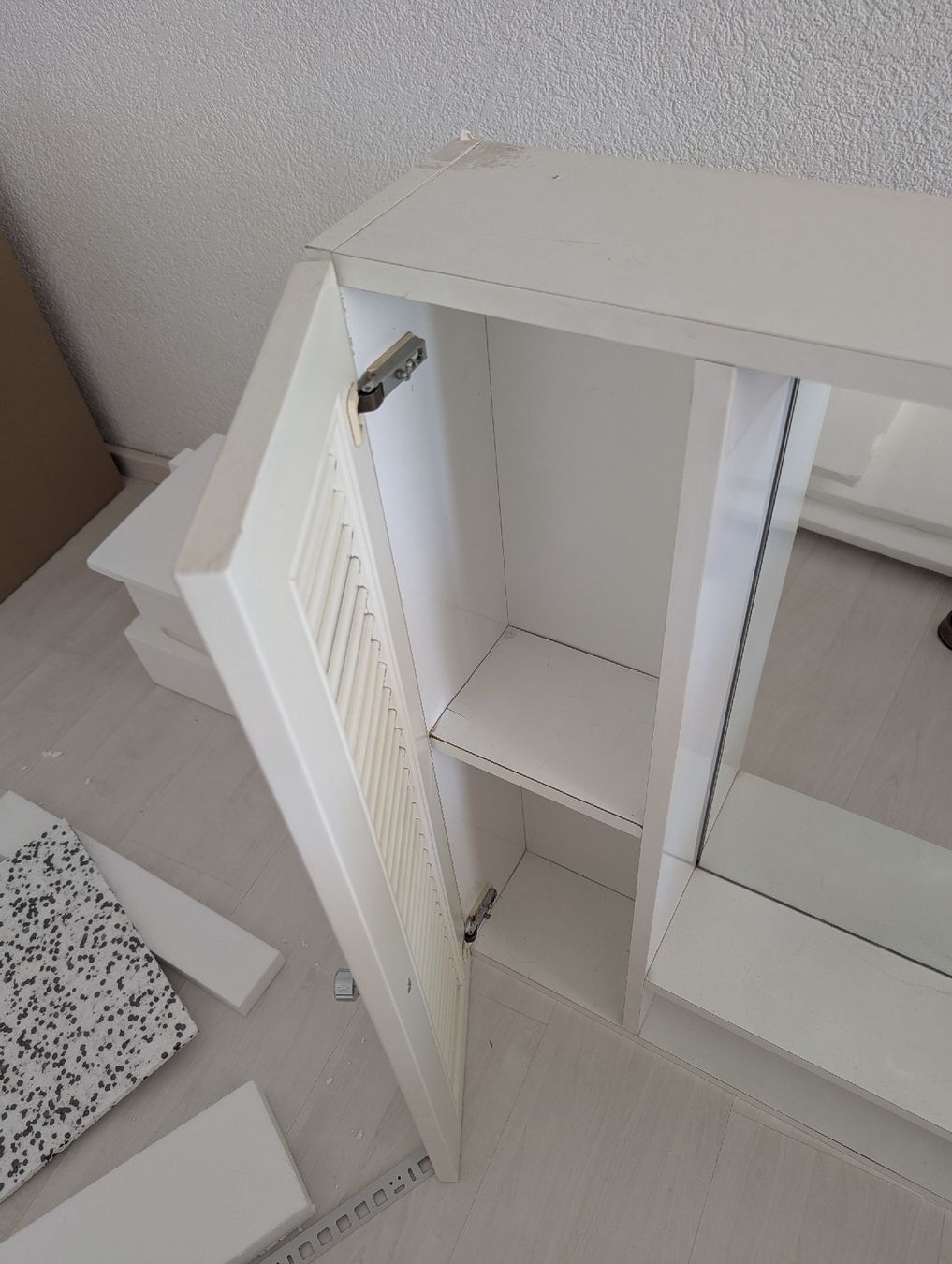 Armadietti a specchio: Spiegelschrank mit Lamellentüren – Usato da Gretzenbach venduto da wue_nj8h 1