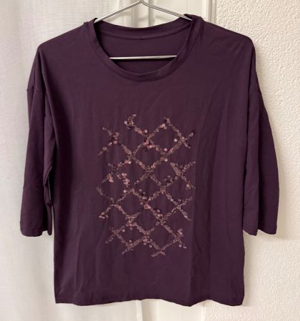 NEU und UNGETRAGEN:Shirt/Pullover mit Pailletten, Grösse M/L