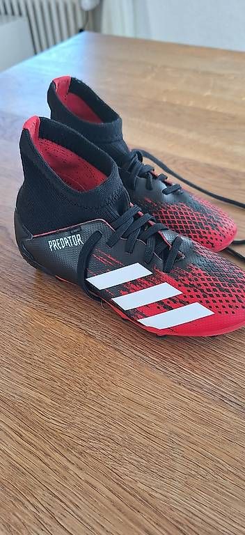 Scarpe per ragazzi: Fussballschuhe Predator grösse 30 – Usato da Kölliken venduto da minimeee