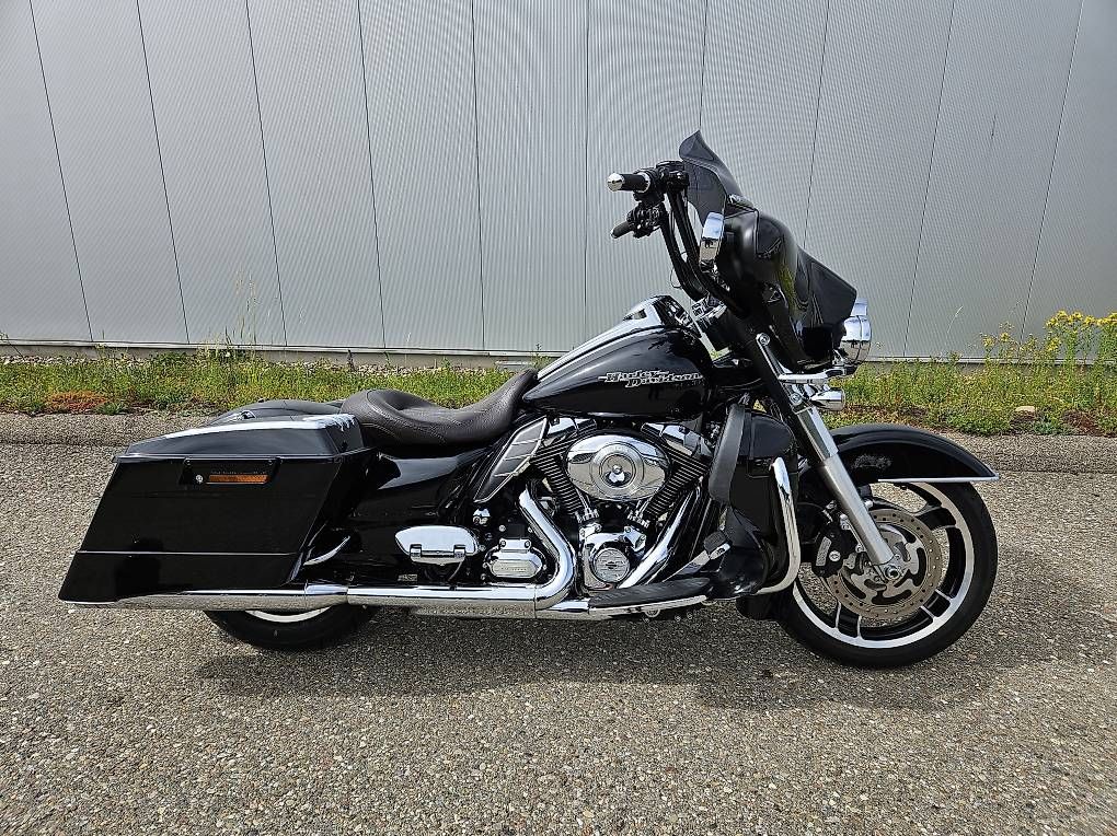 Harley-Davidson Touring: Harley Davidson FLHX Street Glide – Usato da Beringen venduto da Oliator