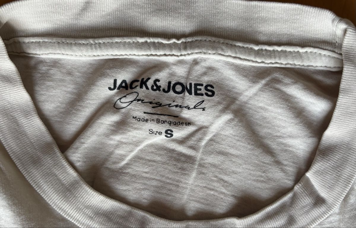Jack & Jones T-shirt: Jack and Jones T-Shirt – Usato da Rutschwil venduto da win.JL 2